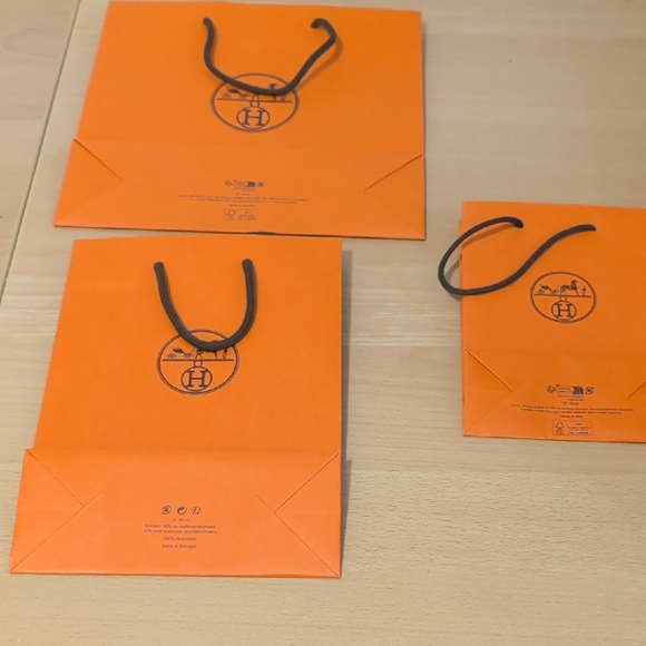 Hermes Vibrant Orange Gift Bags - Picture 1 of 2